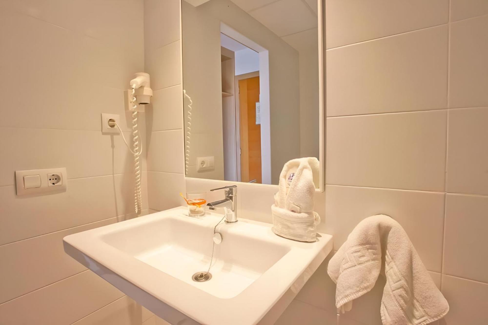 Bj Playamar Hotel & Apartamentos S'Illot  Quarto foto